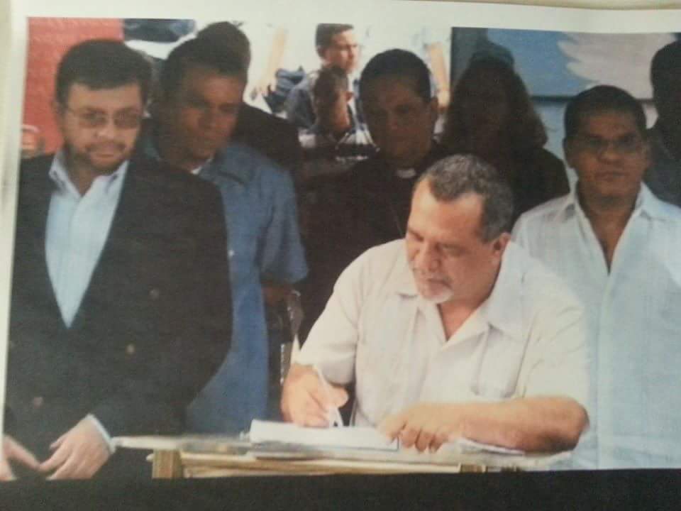 kelltca's tweet photo. Que descaro total !! El comal hablando de la olla ya rebalsada!Las firmas de las treguas!!! #TeJuroQue  #Pasandoiba https://t.co/dYuHde4Ejy