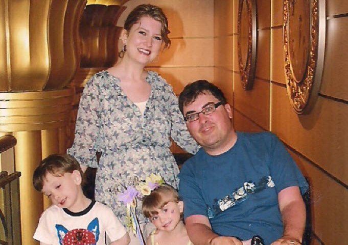 Daniel Kryzer died of ALS after 7 years, 2 weeks after his wife died of cancer. strib.mn/22gWu3k