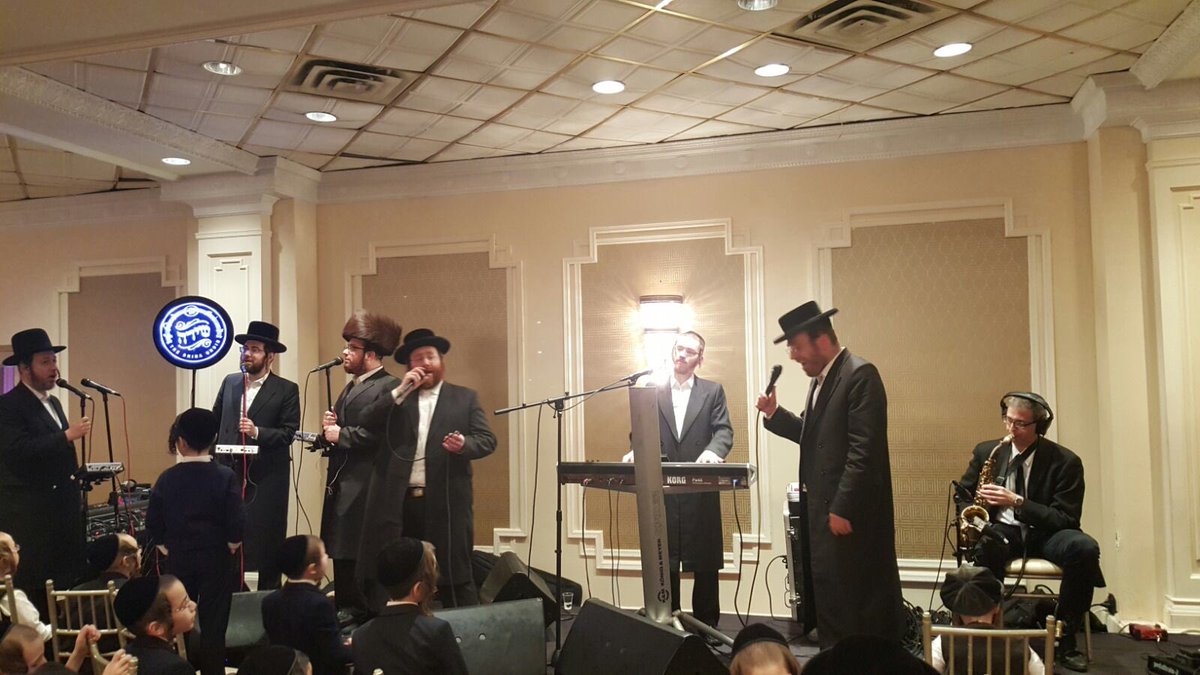 JewishMusicHook's tweet photo. Wedding tonight with @TheShiraChoir @AreleSamet &amp; @TzalyGold as singers music by greatest @YeedleKahan @yossineworg https://t.co/lI90IVFOKB
