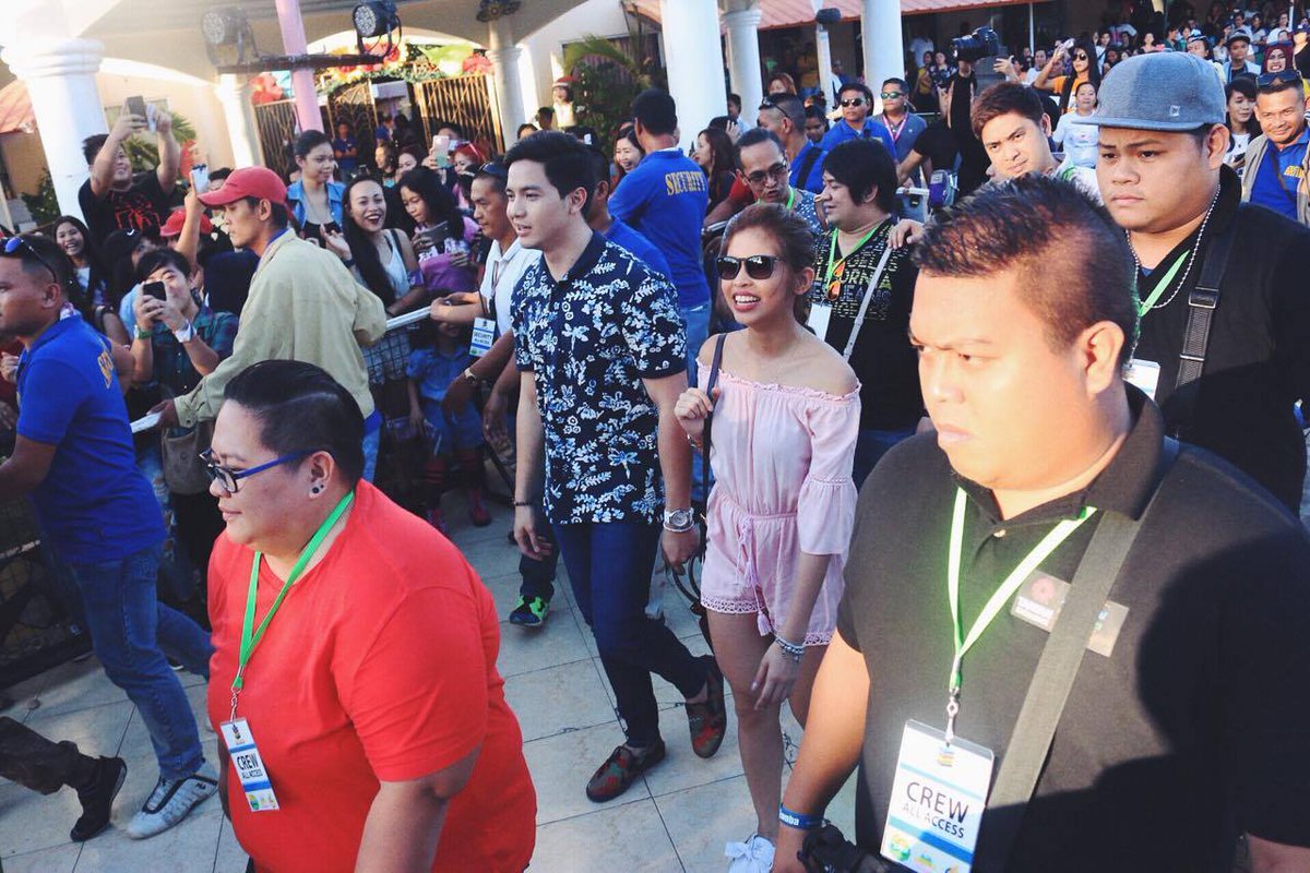 DAKAKRESORT's tweet image. Fans flooded Fantasyland yesterday..
#MaiDen #MaiChard #AlDub, must be so lucky to have you! &amp;lt;3
#AlDubinFantasyland