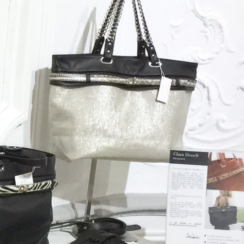 claradoneli's tweet photo. Les beaux jours arrivent... Les nouvelles pochettes pour changer le style de votre sac aussi !! Restez connectées. https://t.co/5l151SizA3
