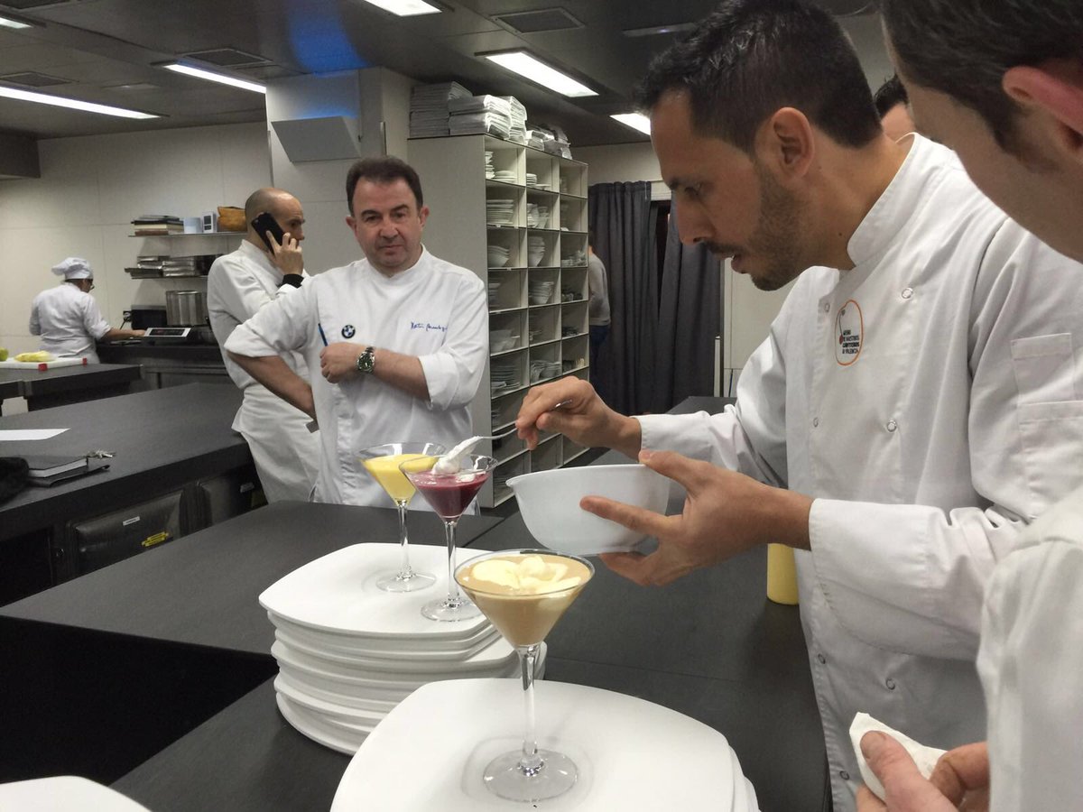 Ciriaco sin límites!!!!
Ayer en Martin Berrasatugi <a href="/BODEGASBIOSCA/">BODEGAS BIOSCA</a> @Gourmet84Spain <a href="/bodegasgargallo/">Bodegas Gargallo</a> <a href="/miguerausell/">Miguel Angel Rausell</a>