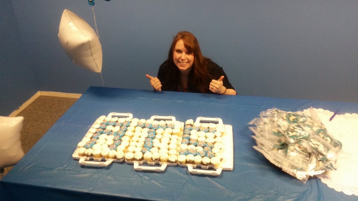 Keith_CVG_CWK's tweet photo. The AT&amp;T cupcake parade in Chilliwack! https://t.co/7E1IHWiWTB