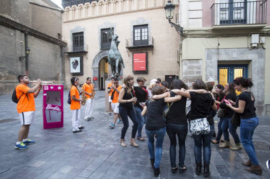 heraldoes's tweet photo. Un decreto de #Zaragoza en Común impedirá a las charangas tocar en la calle: https://t.co/RcB0YkzIzP #Heraldo https://t.co/H0Dsv5twxW