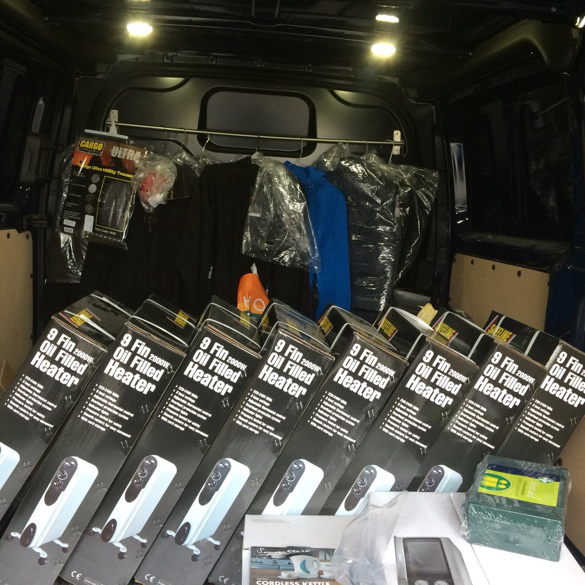 universal_tools's tweet image. Sun is shining ☀️ but it's still cold on site ☃ heaters and workwear being delivered this morning