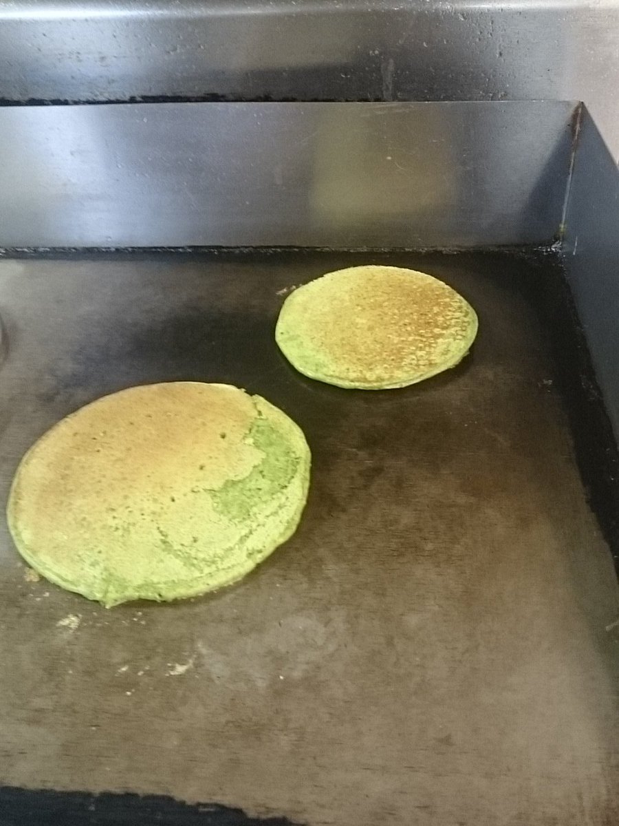 KennyGees2's tweet photo. Spinach pancakes mk2 https://t.co/LsExSLIiQF