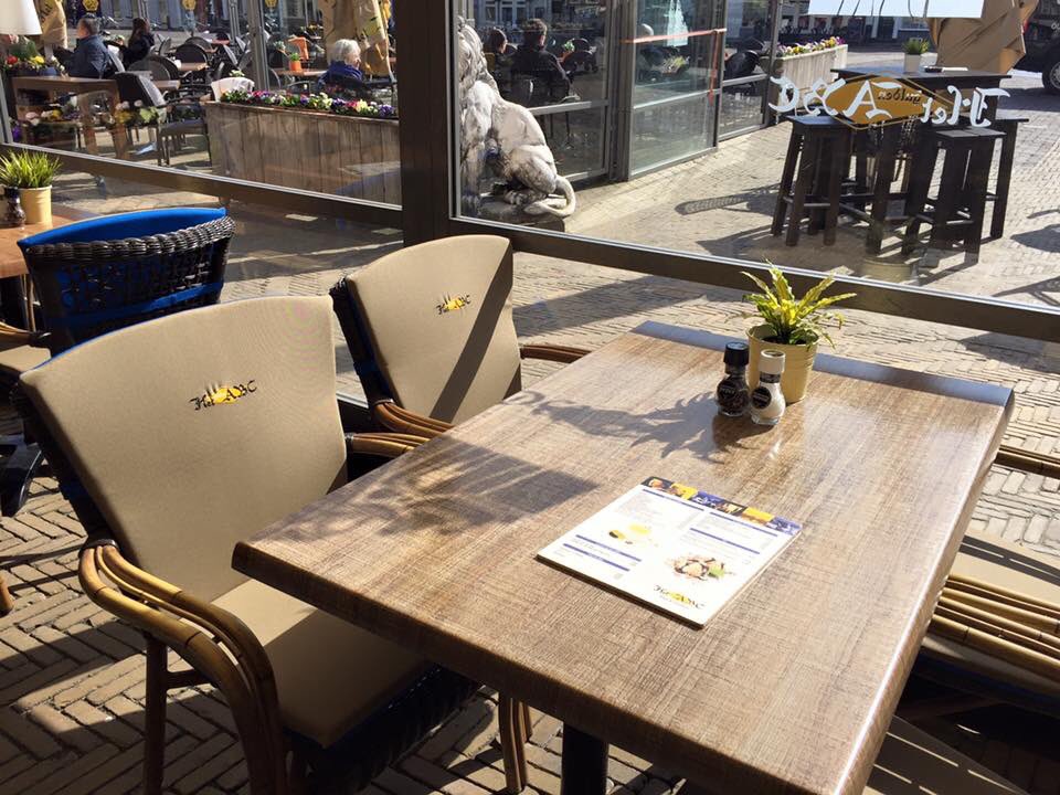 guldenabc's tweet photo. Nieuwe kussens op de stoelen van ons gevelterras!😍 https://t.co/3YKee8kAmp