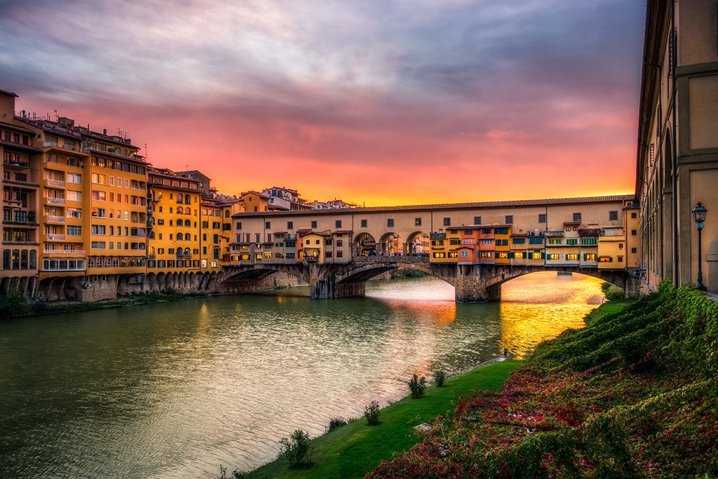 Ponte Vecchio Sunset, #Florence, Italy | Photography by ©Justin Brown