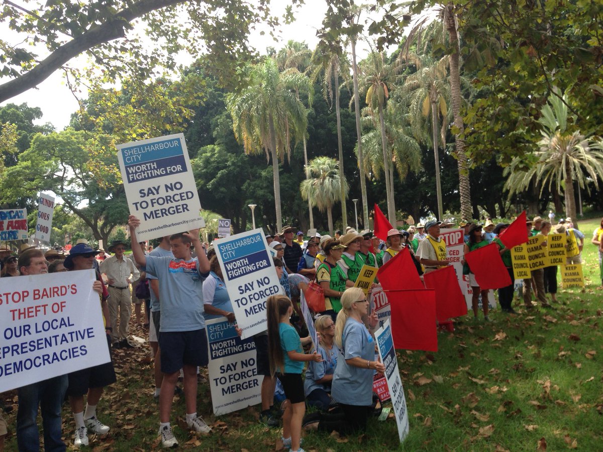 KiamaBlowhole's tweet photo. The Kiama Blowhole Buskers opened the rally with a rousing version 'we shall not he merged!' https://t.co/sChCaaOY6p