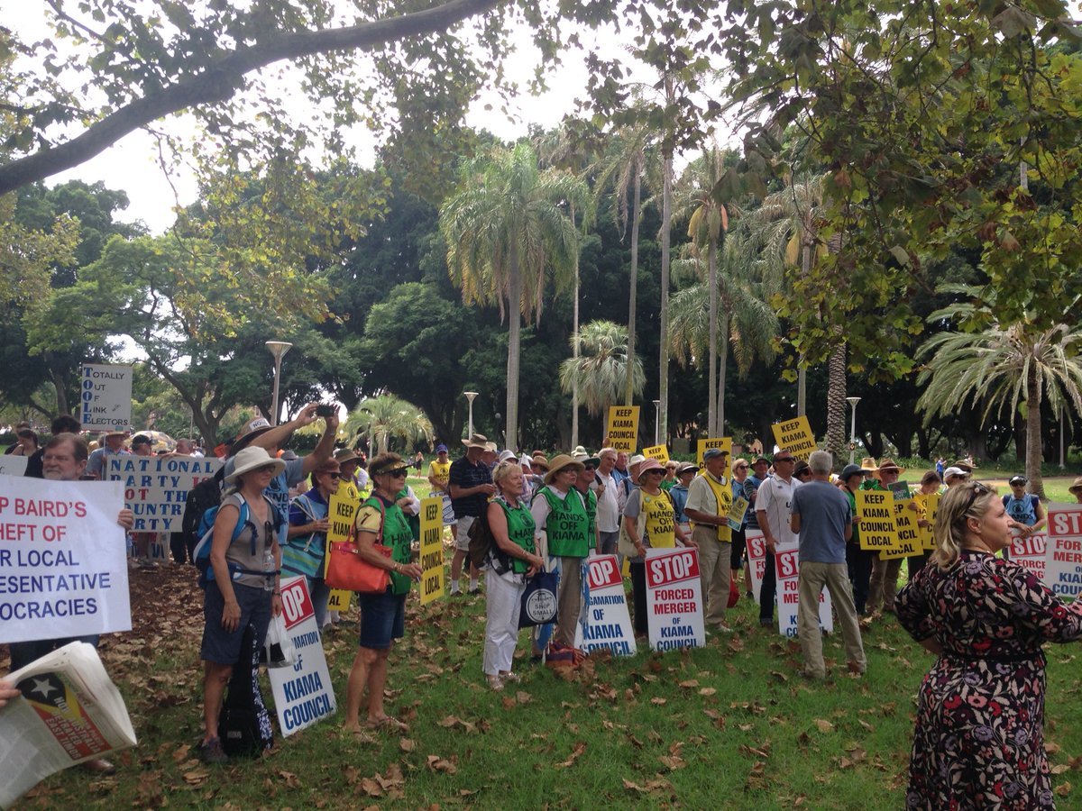 KiamaBlowhole's tweet photo. The Kiama Blowhole Buskers opened the rally with a rousing version 'we shall not he merged!' https://t.co/sChCaaOY6p