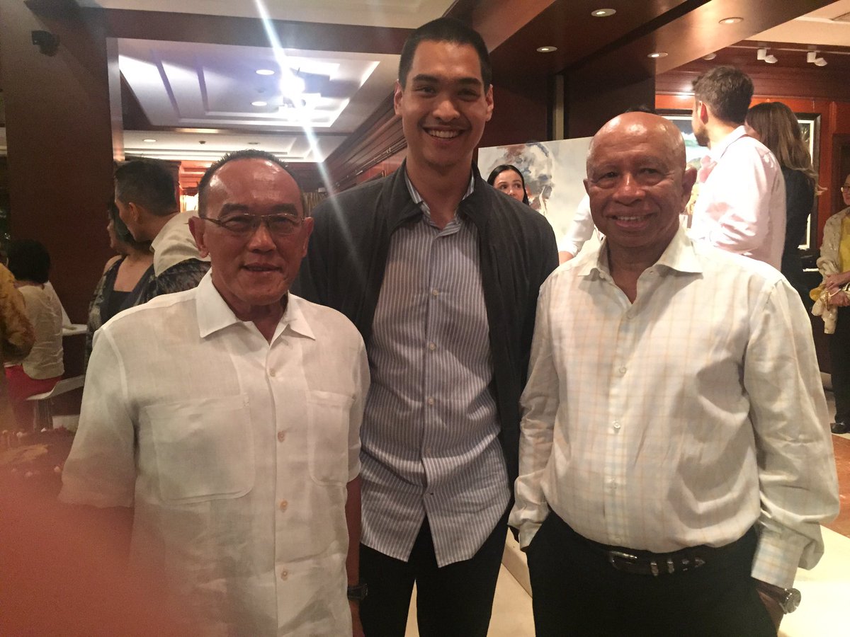 happy bday om AP ! Sahabat lama bersatu kembali di hari yg spesial <a href="/aburizalbakrie/">Aburizal Bakrie</a> menuju munas Golkar bulan mei !