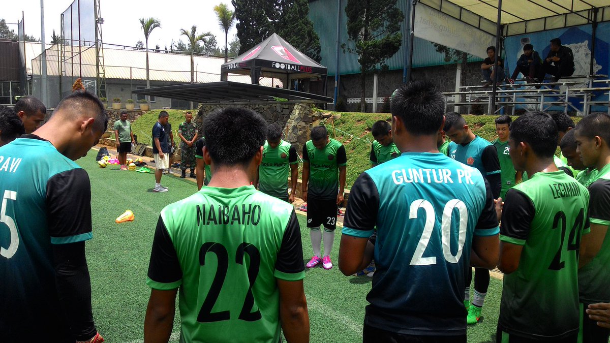 TNI_football's tweet photo. Latihan selesai, @TNI_football kembali ke mes. #pstni #TNI_football #mogumogu #djsport @mogumogu_id https://t.co/ow6UkbBE5B