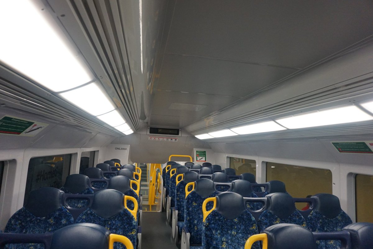 triandikaa's tweet image. Kereta sydney kalau rush hour tdk trlalu sesak,klu sepi terkadang serasa gerbong sendiri @Rhenald_Kasali #getlost113