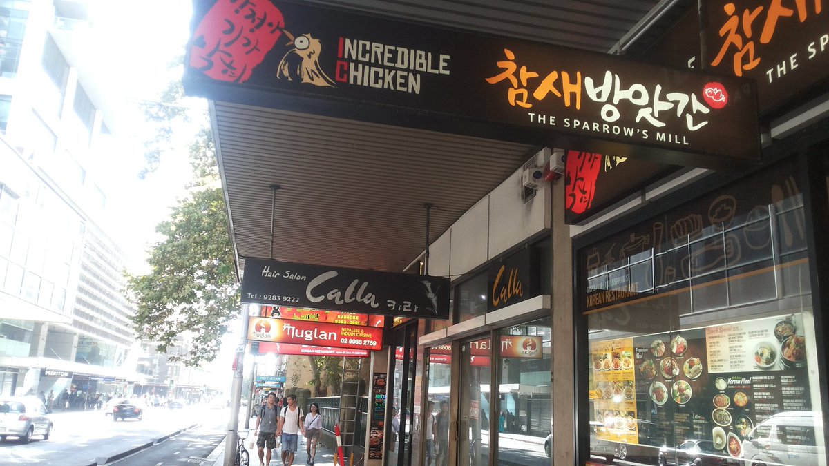 triandikaa's tweet image. Karena bnyk keturunan imigran, banyak makanan khas negara lain dijual di seluruh sydney @Rhenald_Kasali #getlost113