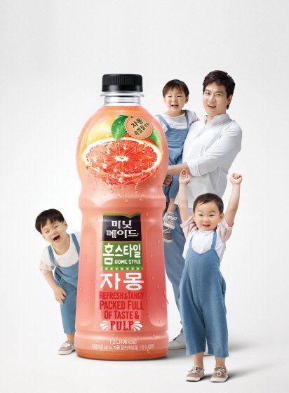 soompi's tweet photo. Song Il Gook and Triplets Extend Ad Contract With Minute Maid
https://t.co/roR6agbRQ1 https://t.co/4KCy4W6Cpa