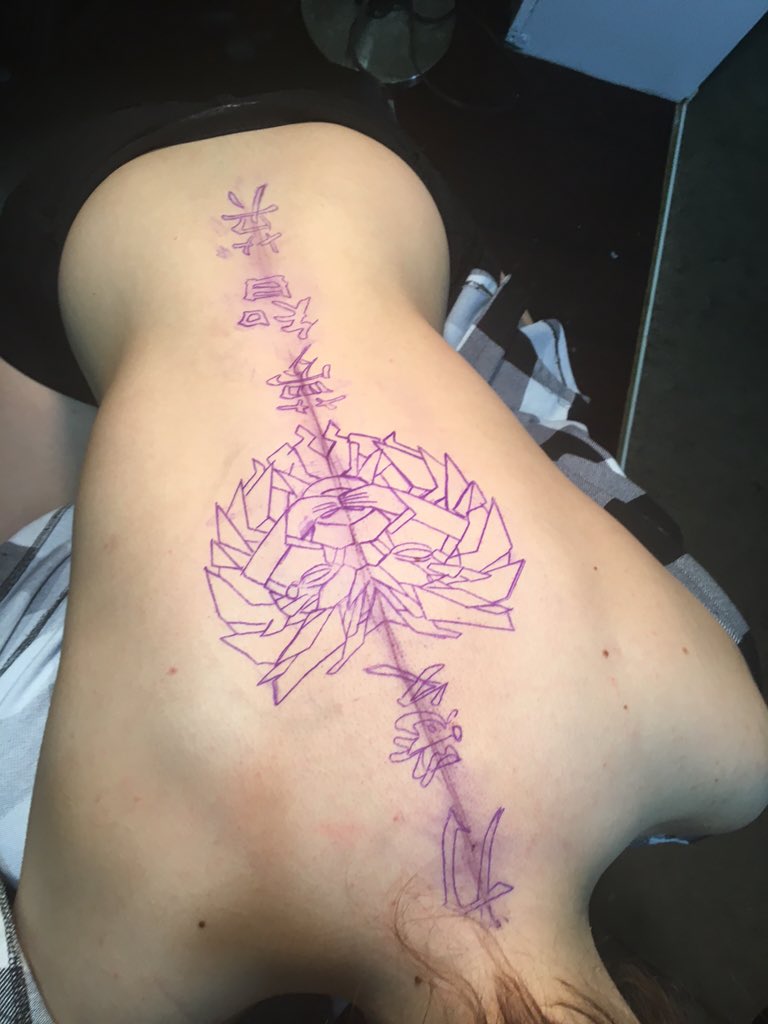 __haiiiley's tweet photo. The process 😛😈💉 https://t.co/7t2RAKqSaj