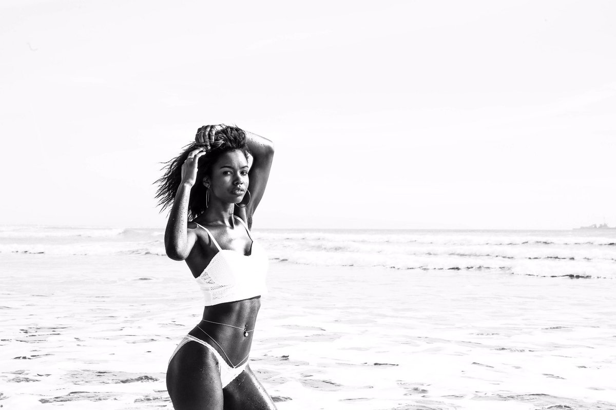 cr0wnxo's tweet photo. west coast is the best coast #supportblackmodels #melaninmonday #BlackGirlMagic ❤️ https://t.co/rmvhxi42BL