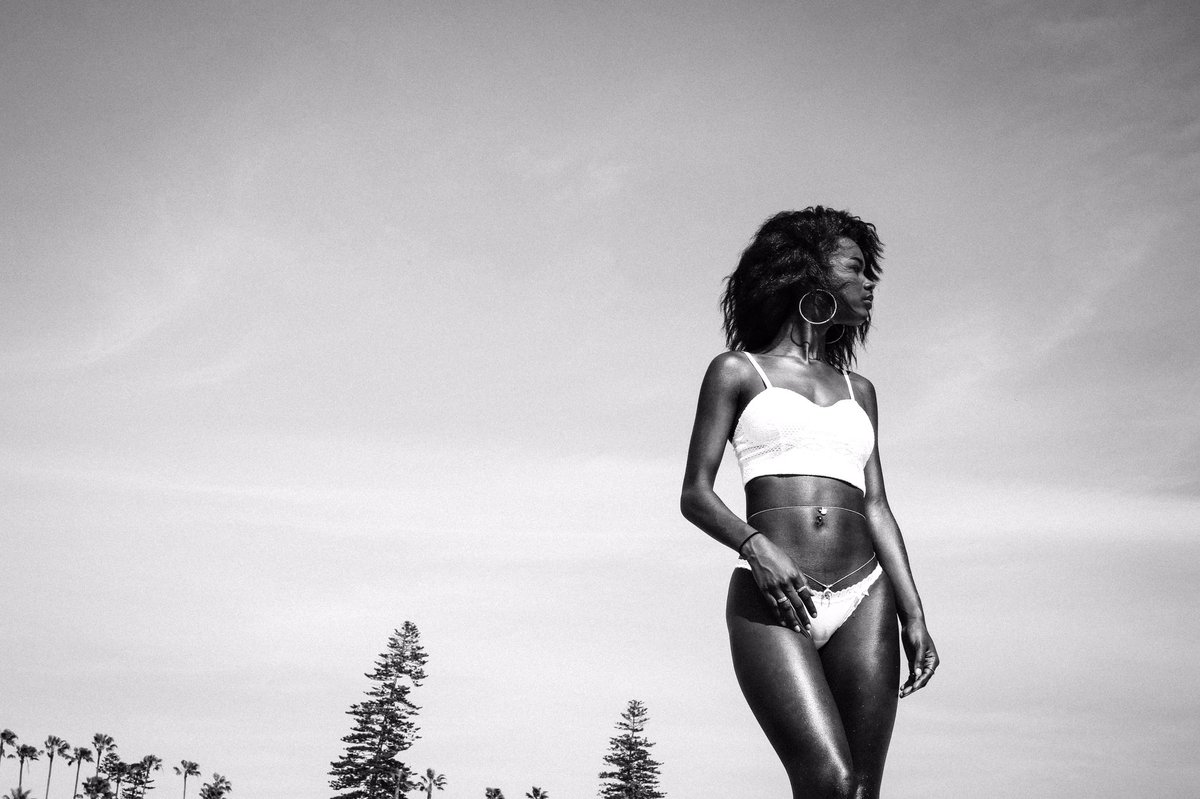 cr0wnxo's tweet photo. west coast is the best coast #supportblackmodels #melaninmonday #BlackGirlMagic ❤️ https://t.co/rmvhxi42BL