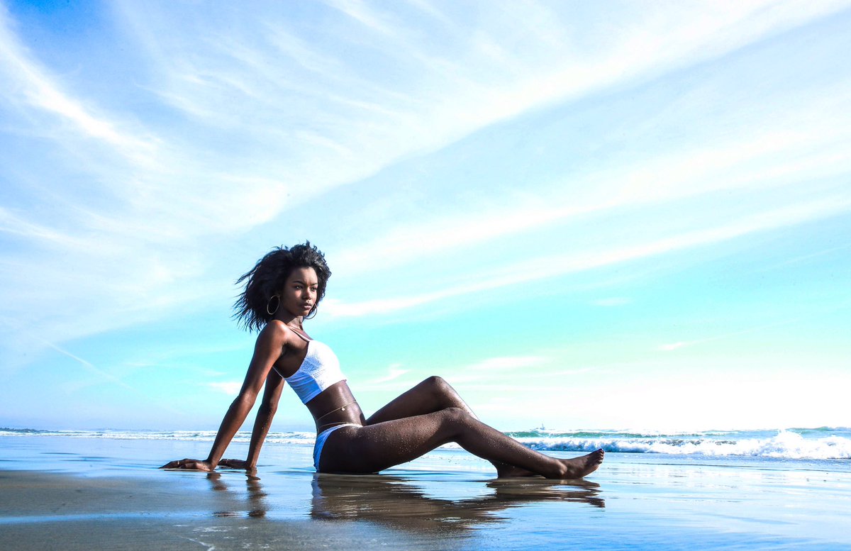 cr0wnxo's tweet photo. west coast is the best coast #supportblackmodels #melaninmonday #BlackGirlMagic ❤️ https://t.co/rmvhxi42BL