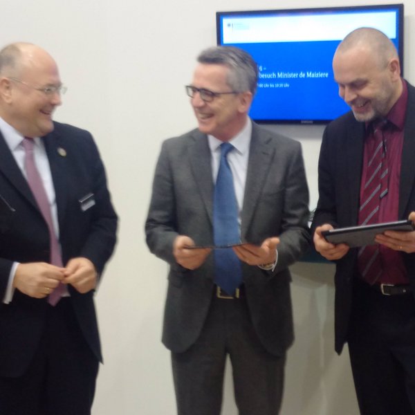 erdmann_chris's tweet photo. German Minister of Interior Thomas #DeMaizere happy with his new #SecuTABLET @BSI_Presse #Cebit #Secusmart https://t.co/1g603O81LP