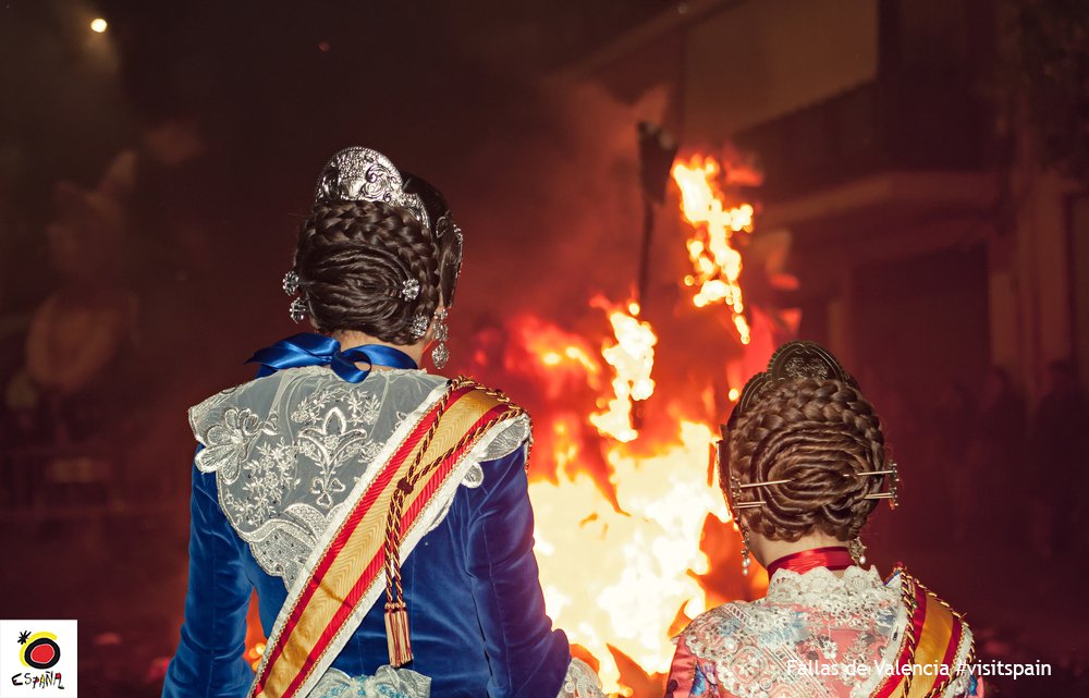 EspanaEnLatam's tweet photo. Today is the opening day of the #Fallas2016  in #Valencia: a feast of #fire, sound and #art! @Valenciaturismo https://t.co/U3H4iZw2Au