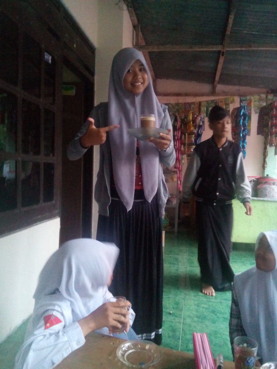 setiatya14's tweet photo. pulang kuliah kehujanan ,, jadinya kedinginan dehhhh
trusss beli kopiii ,,, ehhhh ternyata lepek nya piring
#anehh https://t.co/1hisZ8MCXv