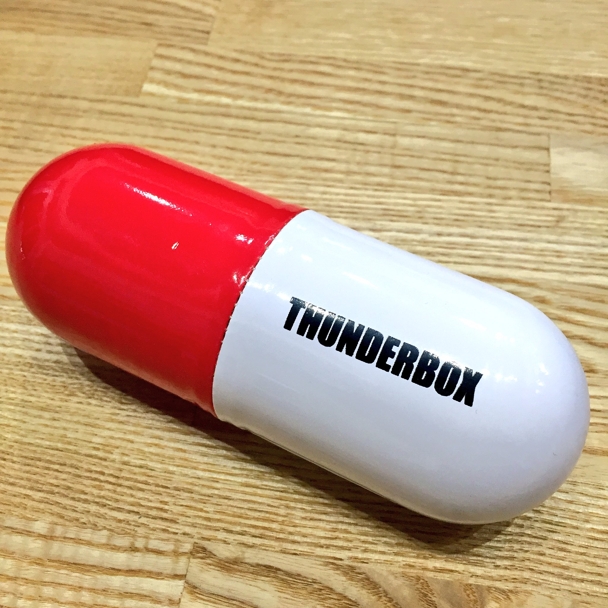 謎の店 Ar Twitter Tb Capsule Case カプセル 型の小物ケース ご好評により品切れ中でしたが再入荷しました メガネケース ペンケース等いろいろな用途で使えます 健康優良な不良少年はもちろん健康不良な優良中年の皆様にもオススメです T Co Mzxfjsifnu