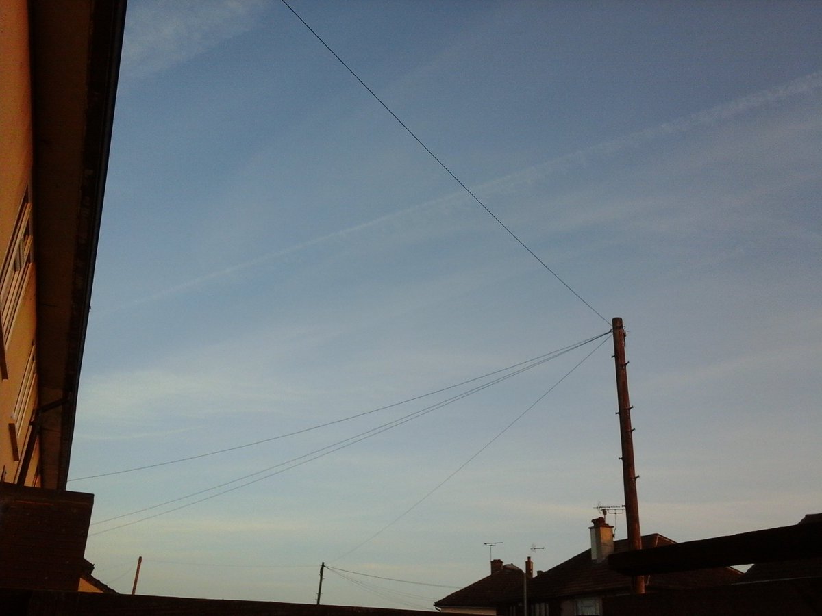StrangeBosch's tweet image. @AboveTopSecret whilst southern uk -1C(29F)
#thereisaproblem
#geoengineering
East &amp;amp; West
Forecast say clear skies!?