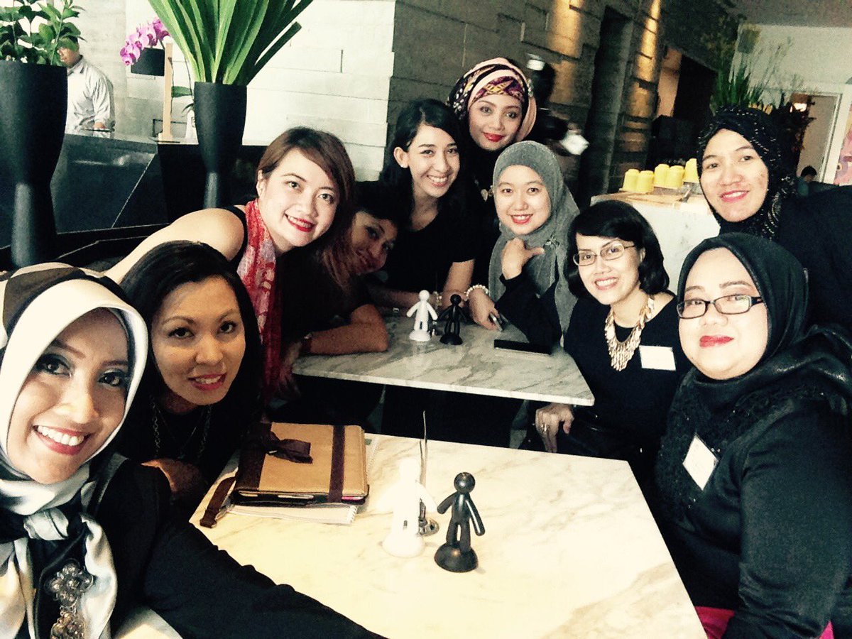 dina9001's tweet photo. The great ladies #feminacareer https://t.co/XpCky4LUL6