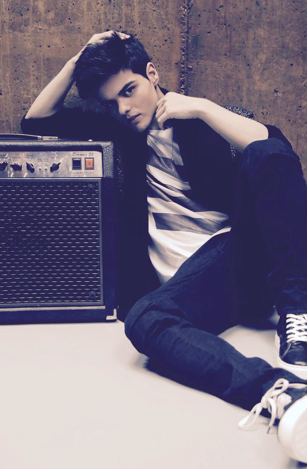 Ingrid_hemson16's tweet image. Buenas Noches @CuriosaRevista me encantaría tener el #CuriosoRegalo de @AbrahamMateoMus 💕👌