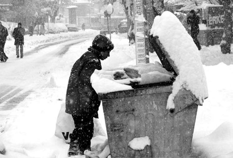 Adı Muharrem 14 yaşında. Kızılay'da dün kağıt topluyordu. O da patlamada öldü. Ama medya onu kayda değer bulmadı.