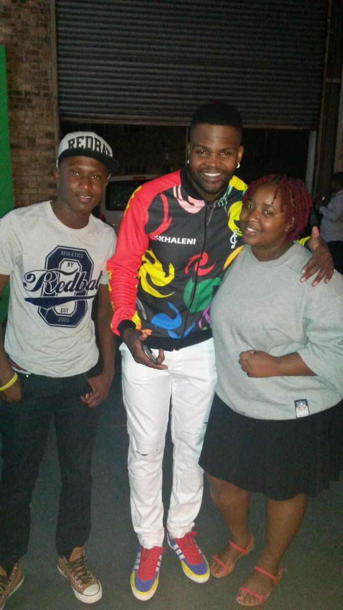 RealDjSaint's tweet photo. YSTRDAE SETTINGS AFTA THE VIDEO SHOO WT DJ CLEO;BUFF SOULJAH,DJ WAXY AFRICAS BEST AND MIX MASTER DJ SAINT
#BERRBOS https://t.co/WE37okXmHs