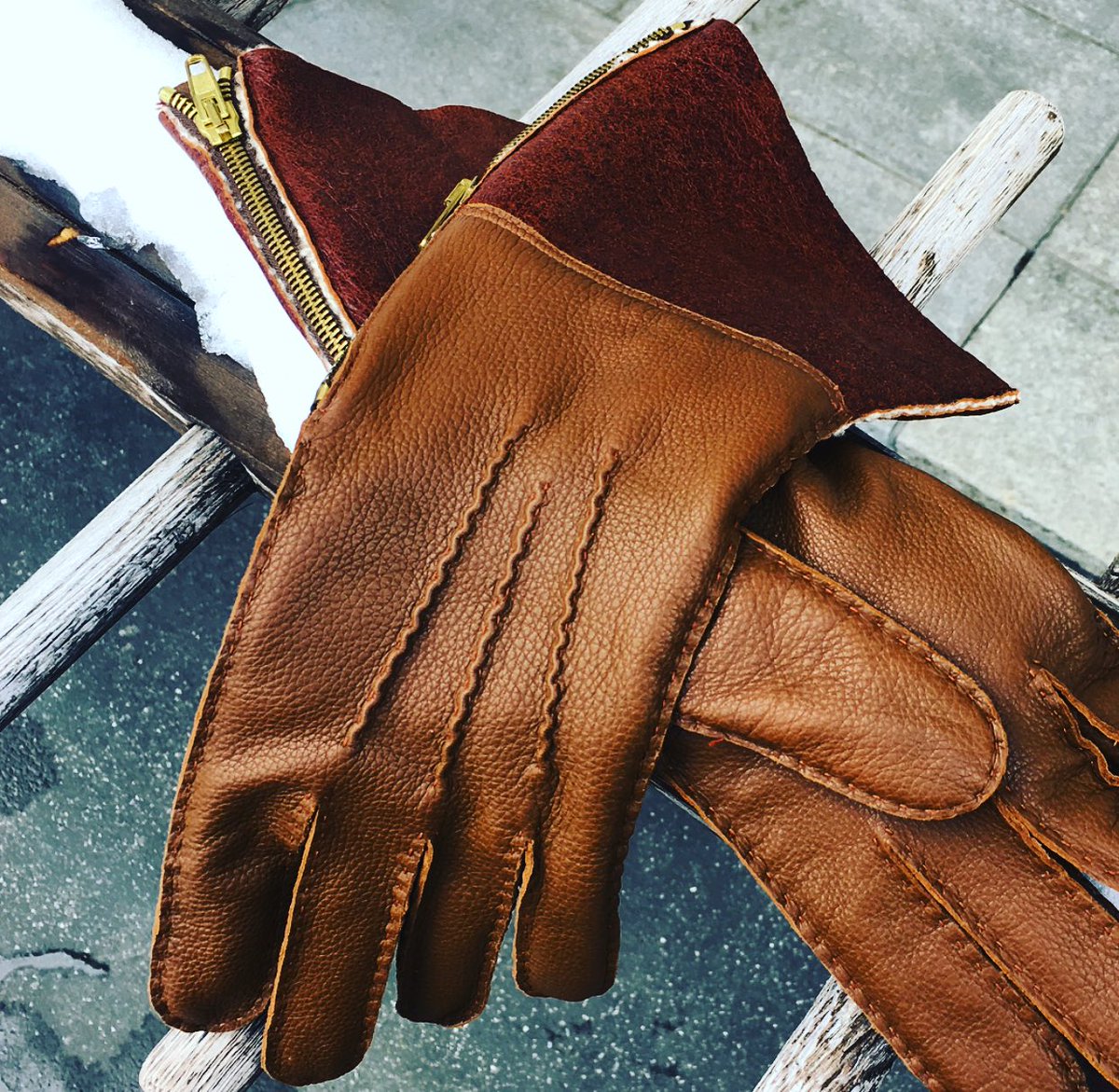 maisonfabre's tweet photo. Du nouveau pour les amateurs de 2 roues, Maison Fabre lance sa nouvelle ligne de gants en cerf, mouton&amp;cachemire! 🔜👊 https://t.co/mRWmoJdvch
