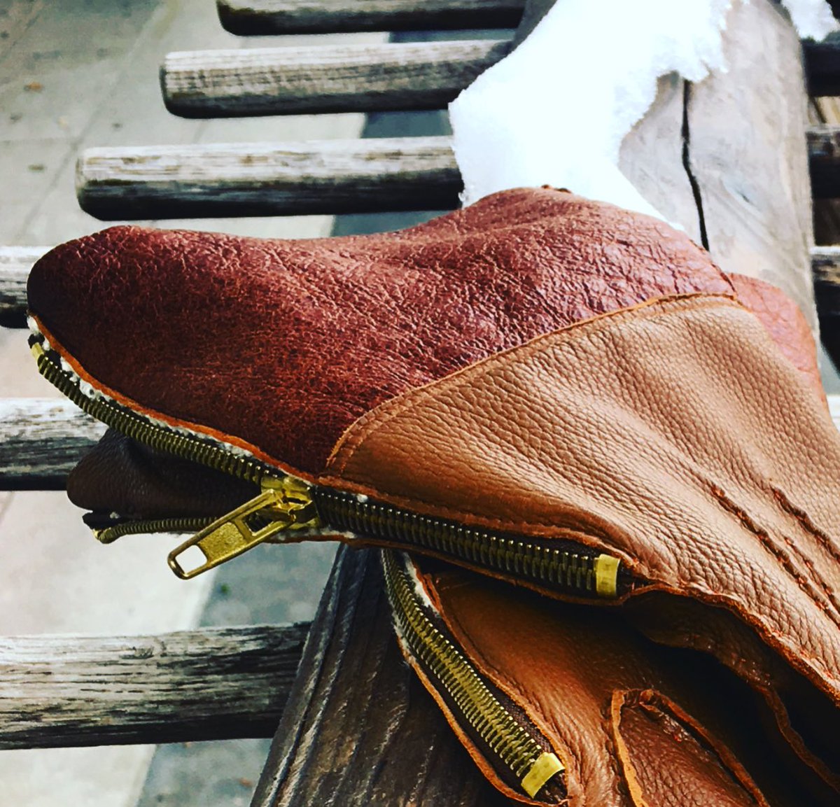 maisonfabre's tweet photo. Du nouveau pour les amateurs de 2 roues, Maison Fabre lance sa nouvelle ligne de gants en cerf, mouton&amp;cachemire! 🔜👊 https://t.co/mRWmoJdvch