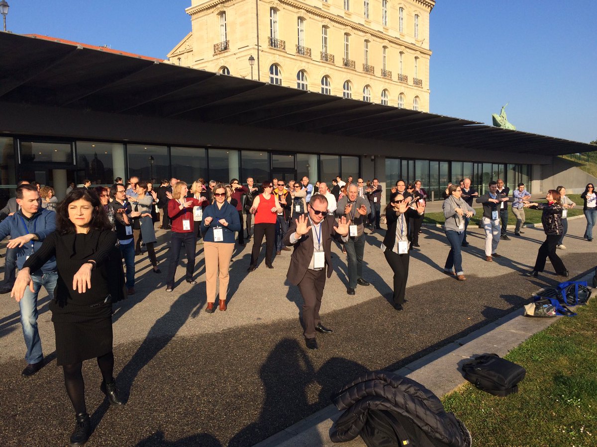 aurorewuling's tweet photo. Séance de QiKong pour se réveiller ce matin ! #frmpmi16 https://t.co/Blk14NRqT1