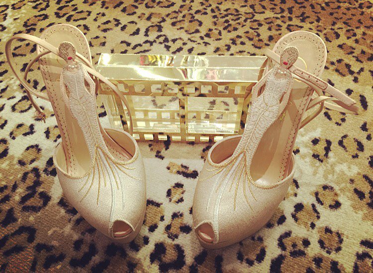 modesens's tweet photo. #Oscars #charlotteolympia 'Mae West' t-bar #shoes and 'Film' clutch bag. Shop at #Modesens https://t.co/FrSl42ZXsp https://t.co/w1A5d6cU13