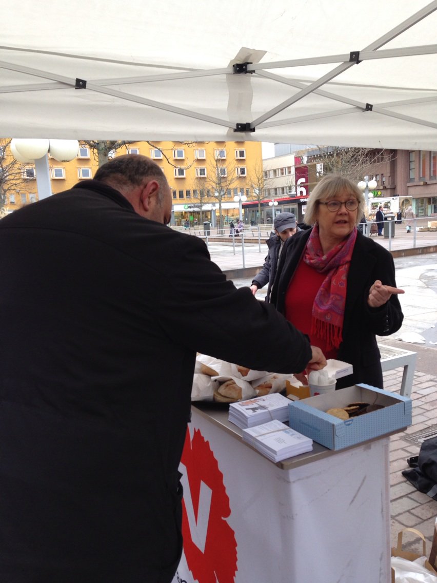 Nu är kampanjen med <a href="/AnnMargaLivh/">Ann-Margarethe Livh</a> igång i Skärholmen. För rimliga hyror - mot marknadshyror! Höj inte #minhyra