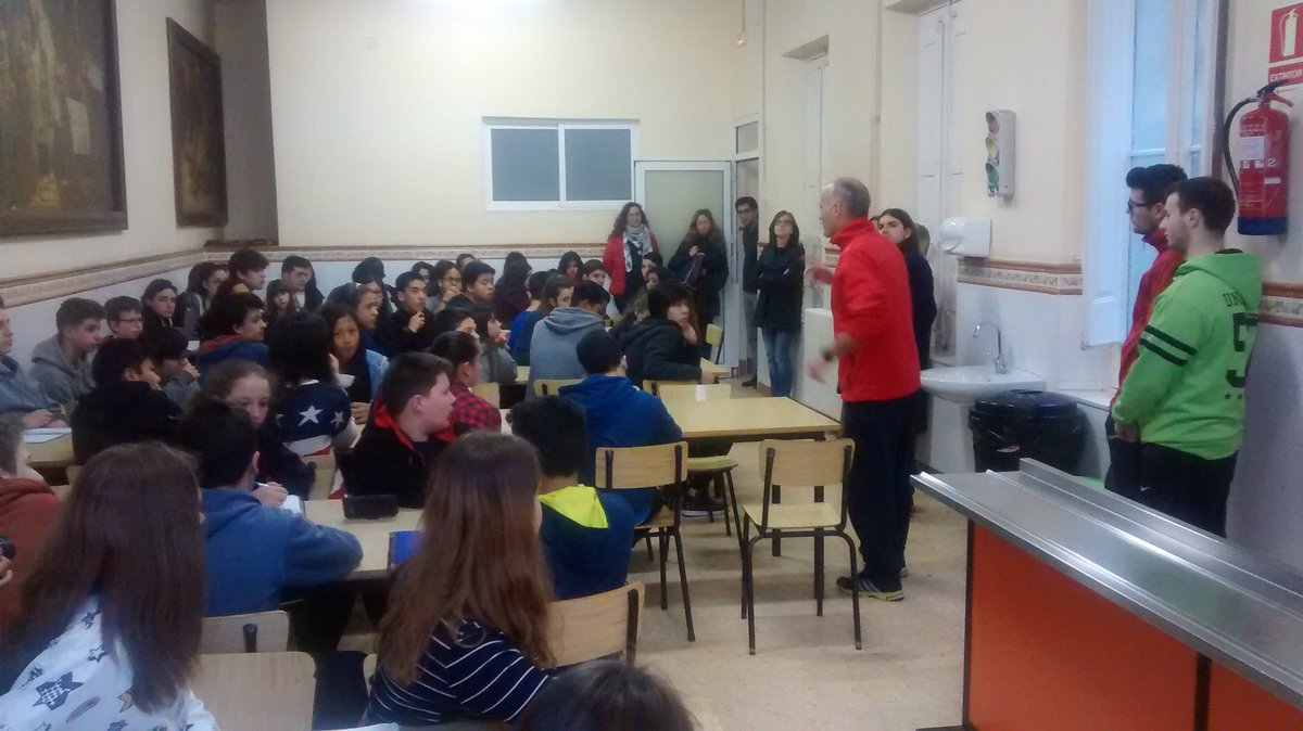 MDPBailen's tweet photo. Comencem la jornada paralímpica amb la xerrada de presentació de la #FCEPDF @BCN_esports #TdSMDP2016 https://t.co/aOD8PHKLZi