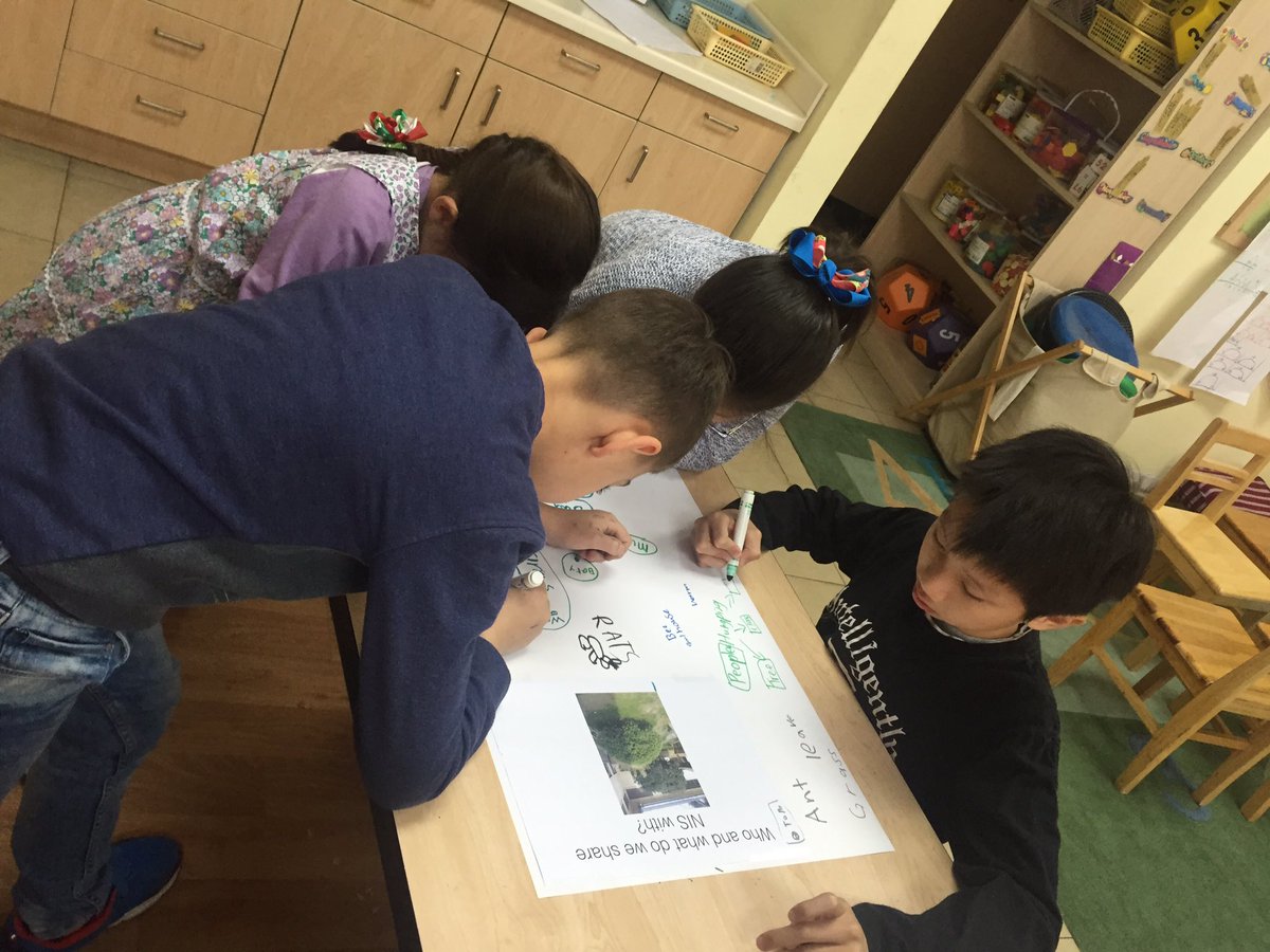 haidiwang's tweet photo. Silent Chalk Talk in G2C : Who and what do we share NIS with? @NISChina @NoraStrauch #sharing the planet https://t.co/XDHgVRQVZH