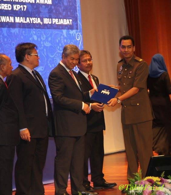 aciksurya's tweet photo. RT @relamalaysia AnugerahPerkhidmatanCemerlangKDN 10Mac2016. Tahniah warga #RELA https://t.co/zv55sWhkEW