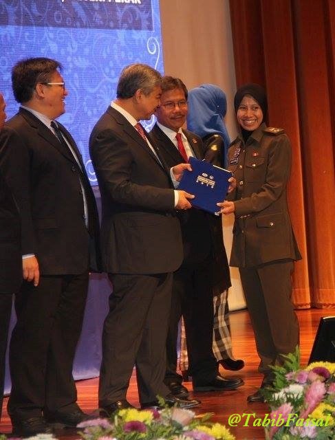 RT <a href="/relamalaysia/">relamalaysia</a> 10Mac2016. WargaRELA terima AnugerahPerkhidmatanCemerlangKDN oleh DS <a href="/Zahid_Hamidi/">Zahid Hamidi</a> . TAHNIAH