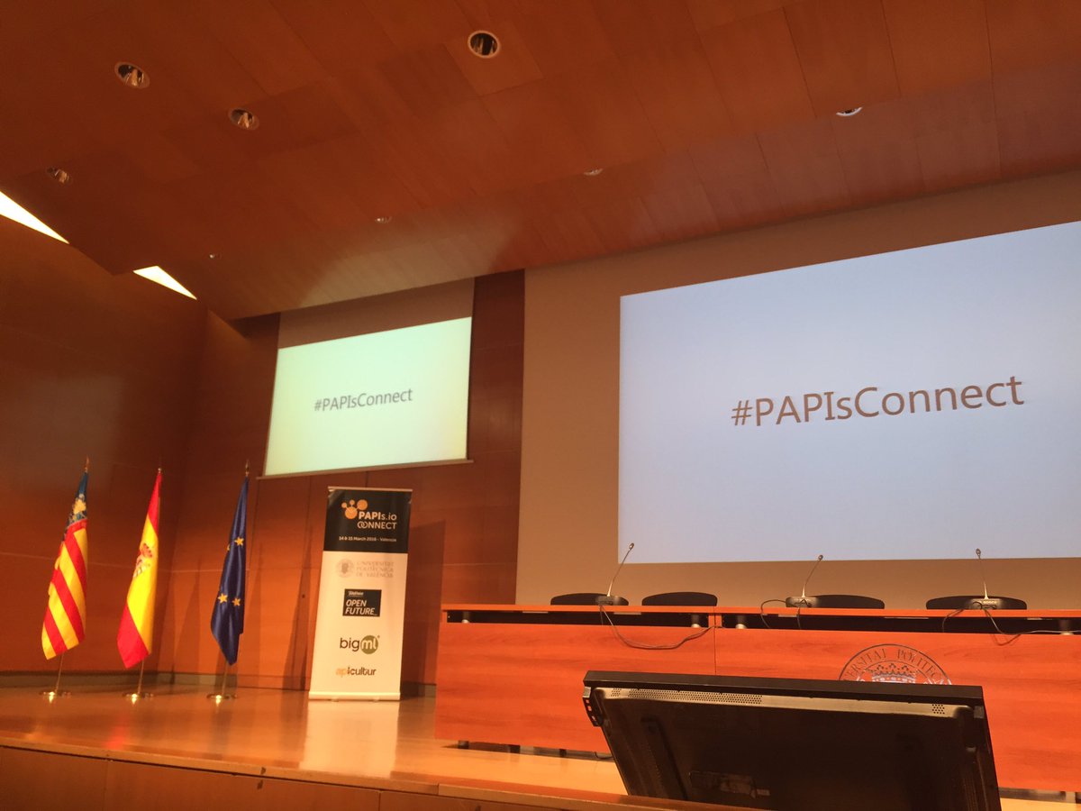 nuriaoliver's tweet image. Ready for my talk!! #PAPIsConnect #artificialintelligence #BigData4dev
