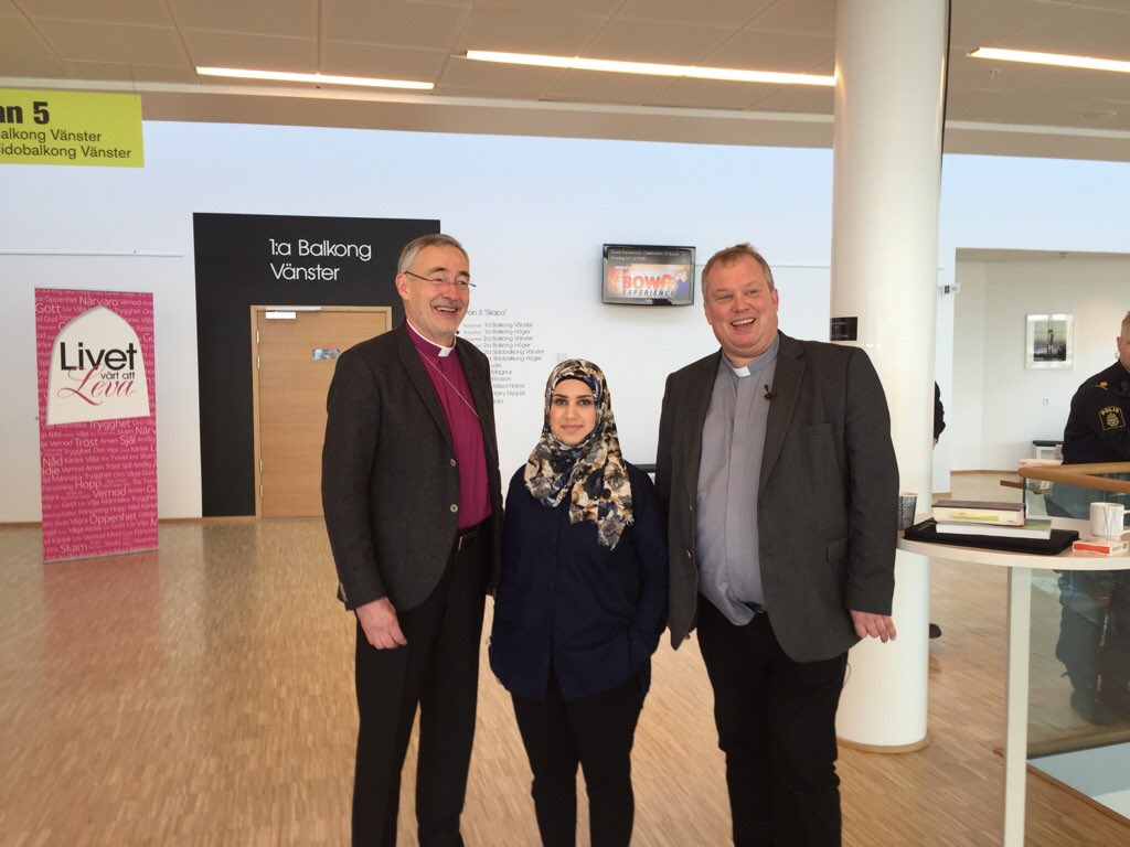 Livetvrtattleva's tweet photo. Ett angeläget samtal om mod mellan Faten Mahdi Al-Hussaini , Carl Ove Faester & Esbjörn Hagberg #LVAL16 #mod https://t.co/2UUmZX8FAX