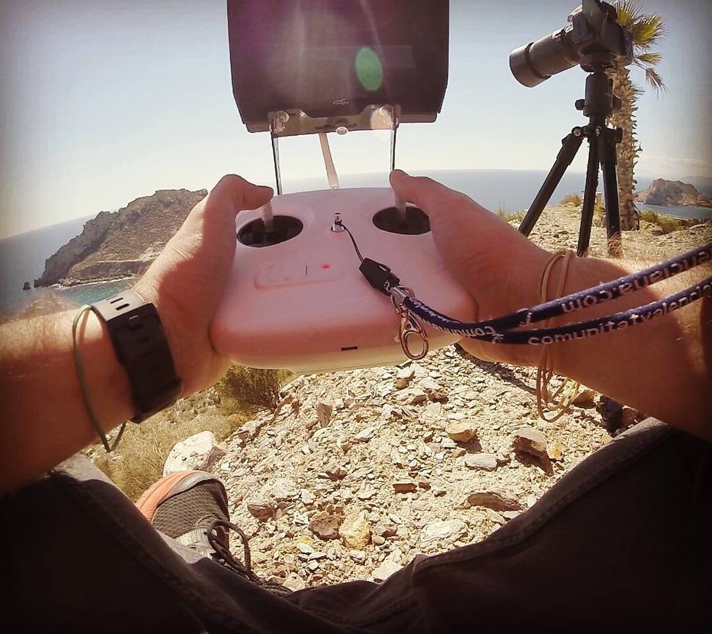 mattexecom's tweet photo. Multitasking at work

#drone #nikon #gopro #phantom2 #goprooftheday #goprouniverse #onassi… https://t.co/rtiQJKxfiW https://t.co/O4NlrYLXbZ