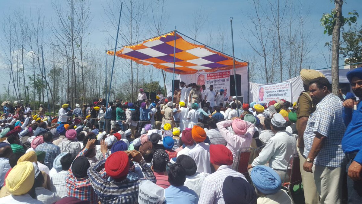 INarendra7's tweet photo. कांशीराम जयंती पर पंजाब में कांशीराम जी के गाँव पिरथीपुर पहुँचे दिल्ली मुख्यमंत्री @ArvindKejriwal https://t.co/wxja8VUP3g