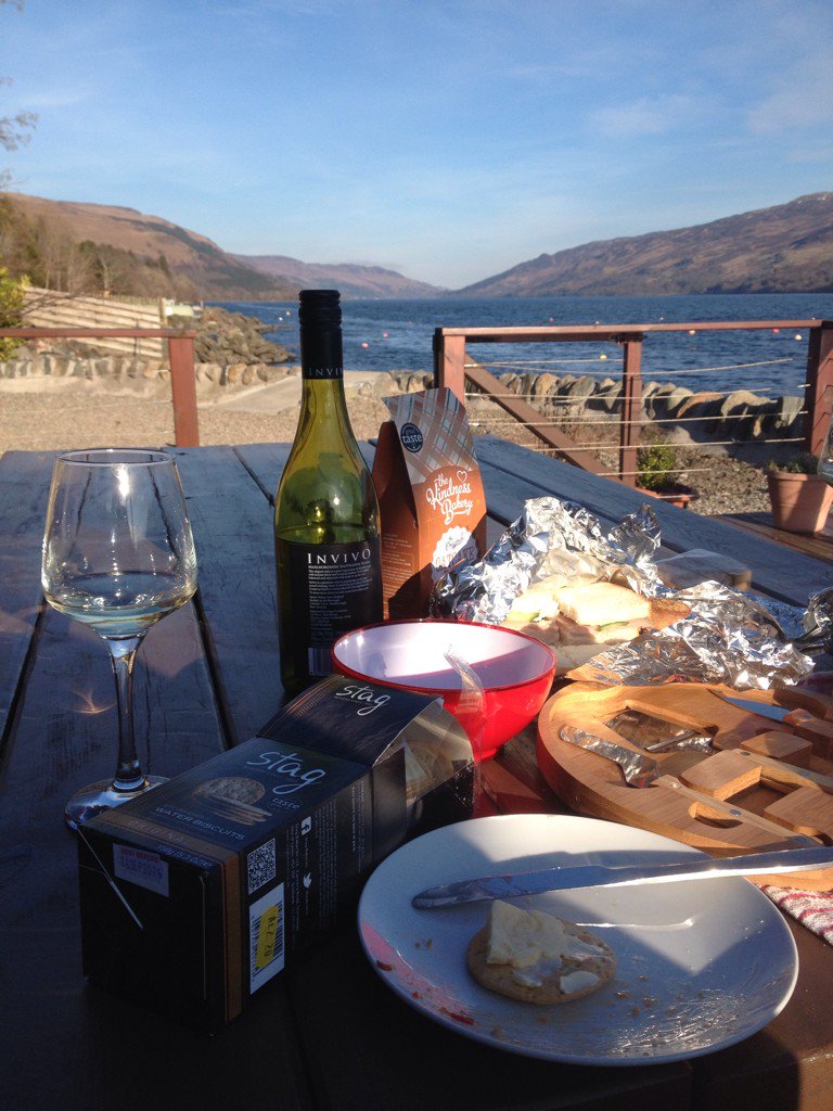 ThePRShunter's tweet photo. Gorgeous picnic at #LochEarn what better way to enjoy a Marlborough with #Lockerbie cheese and @Waterbisc https://t.co/zEzbgySHNp