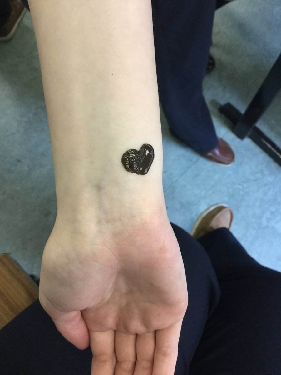 colaistetattoo's tweet photo. One of our henna designs @YSINow #YSI https://t.co/NXgypRguYK