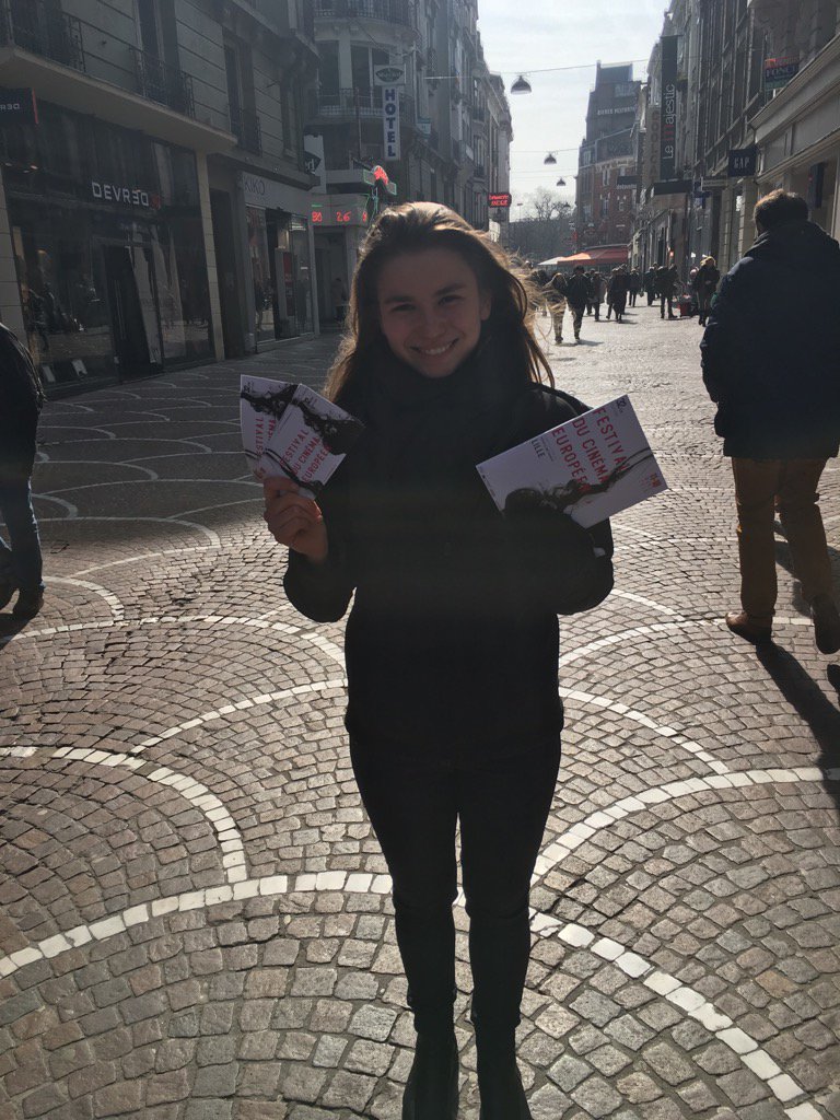 arthurcollard's tweet photo. La belle @ColineMoronval vous attend devant l'UGC #Lille pour vous présenter @eurofilmfest ! #eurofilmfest2016 https://t.co/nUut9MgquW
