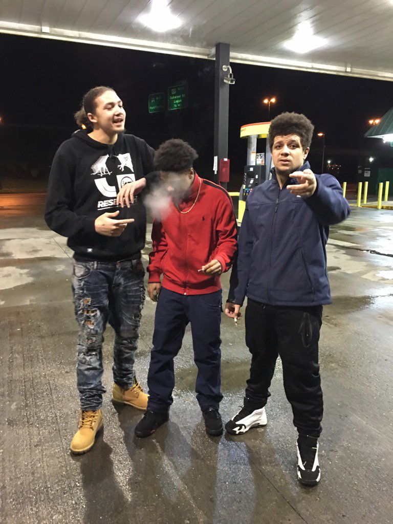 streetfedleek's tweet photo. 💸😈💰✊🏾 @BlazinBilly_ &amp; @Mobfrm401 ‼️ https://t.co/6jeu3dq36M
