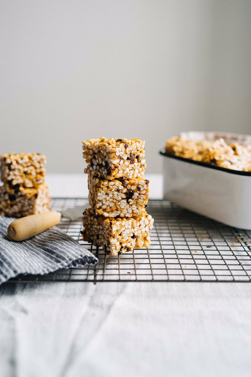 dollyandoatmeal's tweet photo. New! (No bake) peanut butter + cacao nib cereal bars 💫💫 #vegan #glutenfree 
https://t.co/U29OtyrjG9 https://t.co/yNoN0ZYbOU